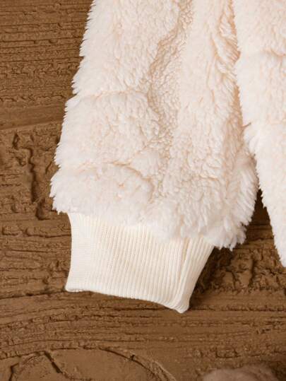 SHEIN Vintaside Kids مجموعة مكونة من 3 قطع لأطفال الرضع البنين والبنات من الجنسين تشمل: بلوزة كنزة بشعار الدب ثلاثي الأبعاد، بنطلون كنزة مطري ، قبعة بأذنين ثلاثية الأبعاد. مجموعة جميلة ودافئة مناسبة لارتداء الأطفال في الطقس البارد للخروج أو الاستعمال اليو
