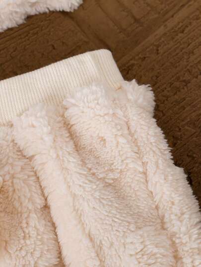 SHEIN Vintaside Kids مجموعة مكونة من 3 قطع لأطفال الرضع البنين والبنات من الجنسين تشمل: بلوزة كنزة بشعار الدب ثلاثي الأبعاد، بنطلون كنزة مطري ، قبعة بأذنين ثلاثية الأبعاد. مجموعة جميلة ودافئة مناسبة لارتداء الأطفال في الطقس البارد للخروج أو الاستعمال اليو