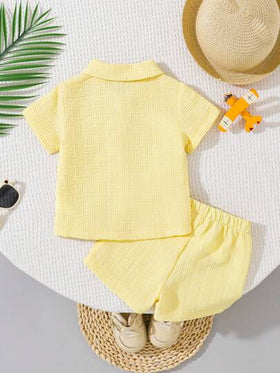 SHEIN Vintaside Kids طقم بنطلون وقميص ذو ملمس للأطفال الصغار الأولاد، طقم ملابس عصري 2 قطعة