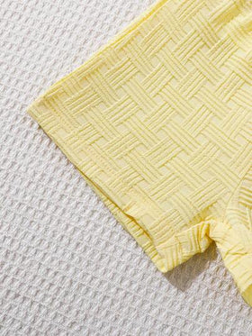 SHEIN Vintaside Kids طقم بنطلون وقميص ذو ملمس للأطفال الصغار الأولاد، طقم ملابس عصري 2 قطعة
