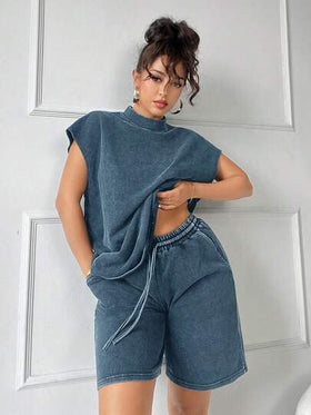 SHEIN SXY طقم من قطعتين: تي شيرت تي شيرت أكتاف متساقطة بياقة إبوقة من الكتان المبلى وشورت برمودا واسع الساق، إطلالة صيفية عادية