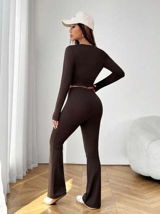 PETITE مجموعة قطعتين للنساء تتكون من ملابس علوية سادة طويل الأكمام بسحاب مطبوع عليه حروف ، وبنطال سليم عالي المرونة ، مميزة للارتداء اليومي