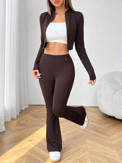 PETITE مجموعة قطعتين للنساء تتكون من ملابس علوية سادة طويل الأكمام بسحاب مطبوع عليه حروف ، وبنطال سليم عالي المرونة ، مميزة للارتداء اليومي
