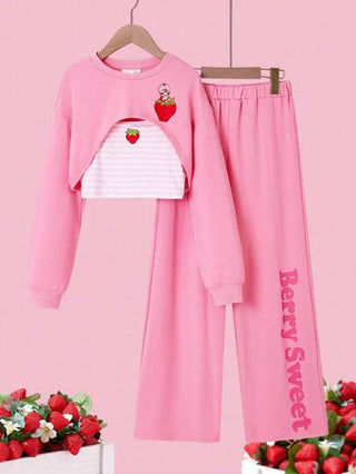 ملابس بناتي Strawberry Shortcake X  طقم بناطيل وبلوزات كاجوال للبنات المراهقات بطراز Y2K عبارة عن 3 قطع: ملابس علوية كروب فضفاضة بطبعة فراولة ، ملابس علوية كامي مخطط ، وبناطيل بطبعة حرفية