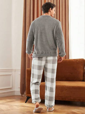 Manfinity Underwear&Sleepwear Basics مجموعة بيجامة رجالية مكونة من 2 قطعة، ملابس علوية مطرز بالحرف وبنطلون فلانيل مربع، ملابس شتوية دافئة