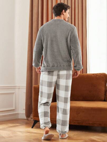 Manfinity Underwear&Sleepwear Basics مجموعة بيجامة رجالية مكونة من 2 قطعة، ملابس علوية مطرز بالحرف وبنطلون فلانيل مربع، ملابس شتوية دافئة