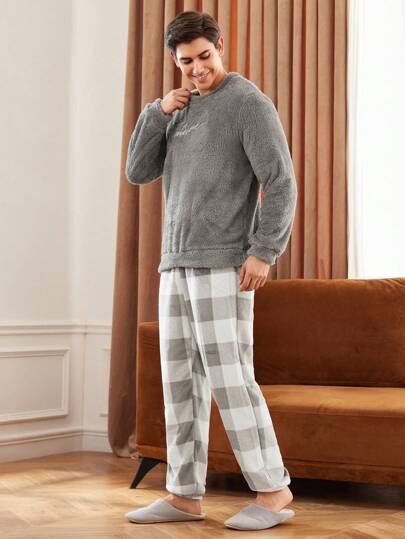 Manfinity Underwear&Sleepwear Basics مجموعة بيجامة رجالية مكونة من 2 قطعة، ملابس علوية مطرز بالحرف وبنطلون فلانيل مربع، ملابس شتوية دافئة