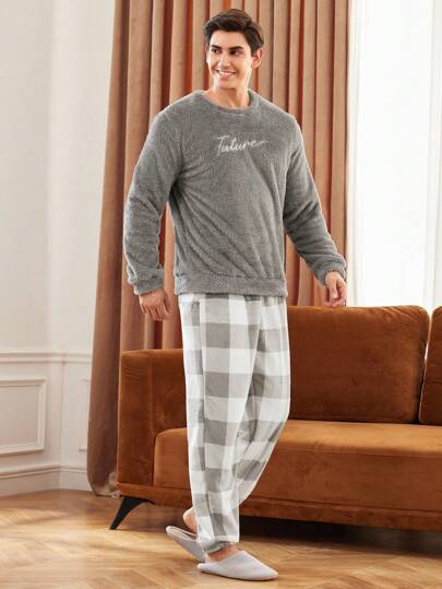 Manfinity Underwear&Sleepwear Basics مجموعة بيجامة رجالية مكونة من 2 قطعة، ملابس علوية مطرز بالحرف وبنطلون فلانيل مربع، ملابس شتوية دافئة