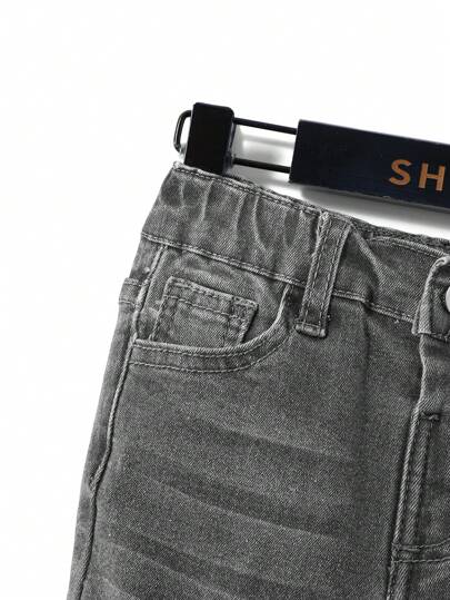 SHEIN بنطال جينز قطعة واحدة للأولاد، مريح وجذاب بتصميم غسيل داكن، مطاطي مناسب للارتداء اليومي والعودة إلى المدرسة