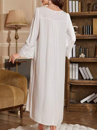 Shein Underwear&Sleepwear Maternity قميص نوم حمل مطرز بالزهور مربع الياقة مع أكمام طويلة