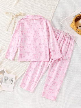 SHEIN 2 قطعة/طقم ملابس نوم للبنات الشابات بطبعة Butterfly طويلة الأكمام وبنطال، طقم بيجامات عصرية ومريحة، بيجامات حرير للبنات وبيجامات حرير للأطفال