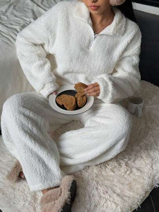 طقم حريمي قطعتين EZwear مجموعة 2 قطعة من ملابس النساء الكاجوال الفاخرة البيضاء ذات الشعر البارز الجديدة للشتاء