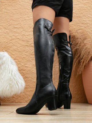 بوت نسائية ذات كعب سميك وأخمص مدبب وجذاب للفخذ ذات الطول الكامل باللون الأسود للسهرات والرقص، على الطراز الأوروبي والأمريكي
