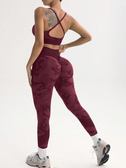 SHEIN Sport Gameset طقم ملابس رياضية للنساء بتوب كشكش ظهر ذو لون واحد وبنطلون جاكار بطبعة الكاموفلاج لياقة بدنية لعام الصينى الجديد، مجموعة تمرين للنساء