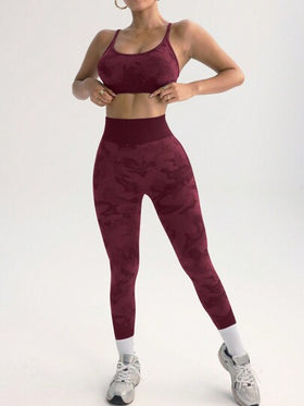 Gameset SHEIN Sport طقم ملابس رياضية للنساء بتوب كشكش ظهر ذو لون واحد وبنطلون جاكار بطبعة الكاموفلاج لياقة بدنية لعام الصينى الجديد، مجموعة تمرين للنساء