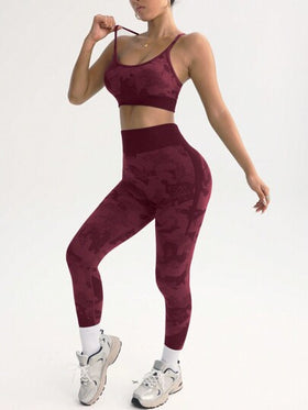 Gameset SHEIN Sport طقم ملابس رياضية للنساء بتوب كشكش ظهر ذو لون واحد وبنطلون جاكار بطبعة الكاموفلاج لياقة بدنية لعام الصينى الجديد، مجموعة تمرين للنساء