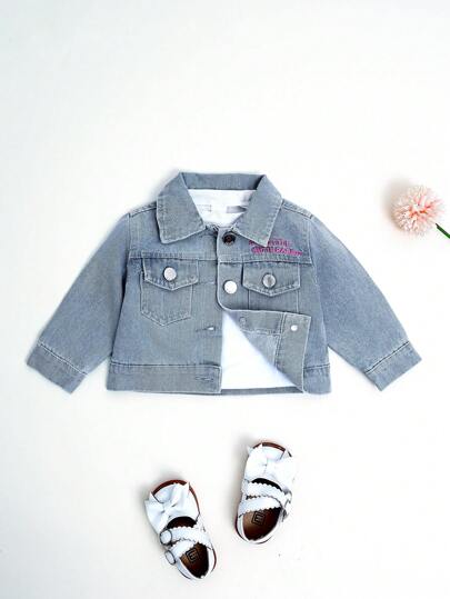 SHEIN Playful Pals جاكيت جينز وملابس خارجية مريحة فضفاضة بطباعة أرنب جميلة للبنات الرضع