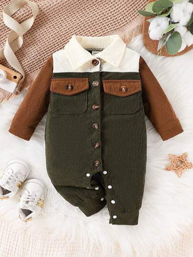 SHEIN جمبسوت قطع من القطيفة وردية طويلة الأكمام للأطفال الذكور، مع تصميم كتلة اللون وجيب ، مناسبة للارتداء في الخارج في فصل الخريف والشتاء أو في الحياة اليومية