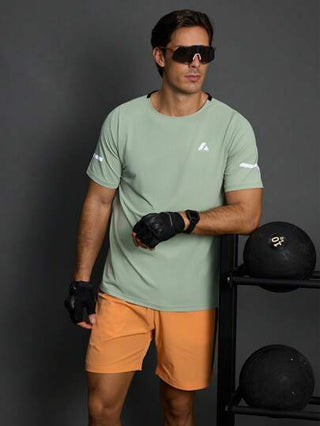 Manfinity Sport Polished تي شيرت رياضي كاجوال مطبوع بتصميم جرافيك مريح وقصير الأكمام، صيفي