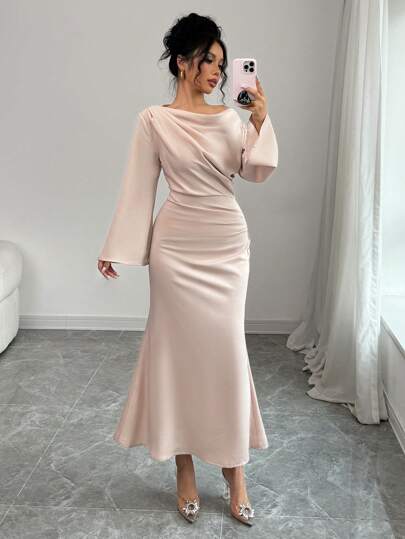 فساتين حريمي Rafferiza فستان طويل أنيق مع كشكش على الأكتاف وذيل طويل مخمل تصميم نحيف للنساء ، فستان ماكسي من الستان للخريف/الشتاء