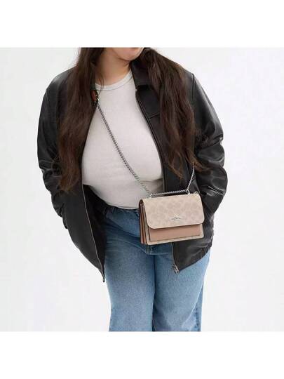 Coach حقيبة كروس بودي صغيرة للنساء، حقيبة مربعة صغيرة، حقيبة سلسلة، حقيبة كتف بغطاء، هدية للنساء، CW206 SVPWH