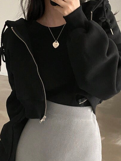 DAZY بلوزة رياضية نسائية سادة بأكمام طويلة وسحاب أمامي، قصيرة الخامة ناعمة، كاجوال في تصميم بسيط، أكمام طويلة