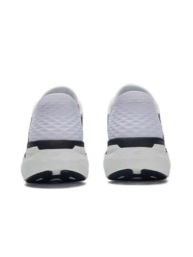 Skechers أحذية رياضية للرجال مريحة وقابلة للتنفس، أحذية خفيفة الوزن ماصة للصدمات للخارج متينة للجري، تصميم سهل الارتداء، أحذية رياضية كاجوال للتنقل اليومي [أبيض أو أسود عشوائي]