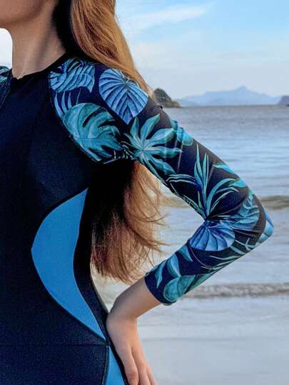 SHEIN قطعة واحدة بيجاما أنثوية واقية من الشمس لفصل الصيف، بطباعة نبات استوائي، أكمام طويلة، بسوستة نصف حجاب