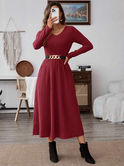 EMERY ROSE فستان كاجوال أنيق بياقة على شكل حرف V وأكمام طويلة محبوكة مزود بجيب للنساء، موسم الخريف