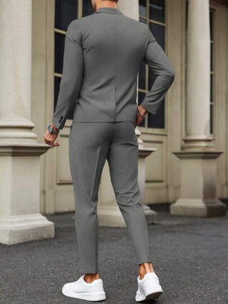Manfinity Bizformal بدلة رجالية قطعتين تتكون من ملابس علوية بأكمام طويلة من لون واحد ذو ياقة مسطحة وأزرار أمامية، وبنطلون طويل، تصميم بسيط