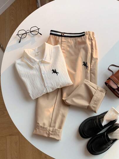 SHEIN طقم بلوزة وبنطلون مريح بشعار غزال ياقة بيضاء للأولاد الصغار 2 قطعة، مناسب للمناسبات والمدرسة والتجمعات اليومية، موسم الخريف/الشتاء