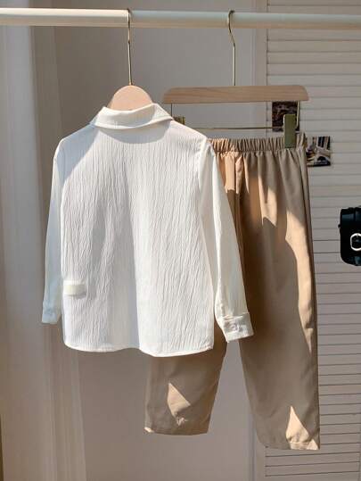 SHEIN طقم بلوزة وبنطلون مريح بشعار غزال ياقة بيضاء للأولاد الصغار 2 قطعة، مناسب للمناسبات والمدرسة والتجمعات اليومية، موسم الخريف/الشتاء