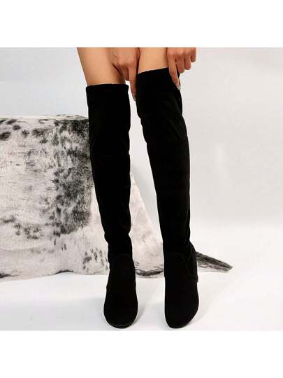 بوت نسائي بكعب عالي ذو لون قاتم متناسق، بوت فوق الركبة عصرية للارتداء،بوت رسمية أنيقة، تتناسب مع بنطال الرياضة