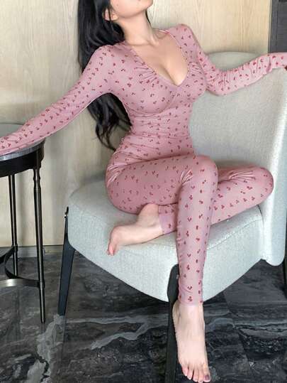 DAZY طقم بجامة مكون من ملابس علوية ياقة على شكل حرف V بأكمام طويلة وبنطال ضيق