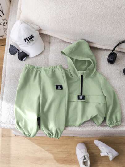 SHEIN مجموعة ملابس طفل ولد خريفية خضراء 2 قطعة - ملابس علوية مقنعة مزخرفة بغرز واسطوانة خصر ، وبنطلون رياضي كاجوال مناسب للاستخدام اليومي في المنزل أو الخارج