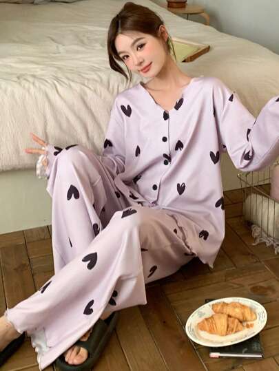 DAZY بيجاما من ملابس علوية أكمام طويلة بأزرار أمامية وبنطال مطرز بنقشة القلب