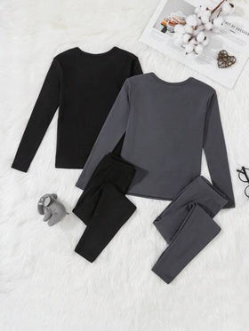 SHEIN مجموعة ملابس داخلية حرارية ناعمة وراحة من 4 قطع: بنطلون وتيشرت كم طويل رقبة طاقم بطباعة حرف ملونة بالأسود والرمادي للصبي المراهق