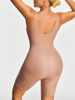 Shape قطعة واحدة من ملابس النساء ذات لون أحادي بياقة V عميقة وشورت ضاغط