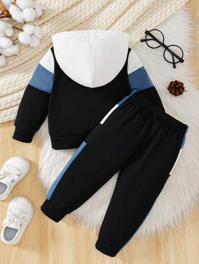 SHEIN مجموعة ملابس ولادية من طقم ملابس علوية ذات سحاب مطبوع بخطوط ملونة مع غطاء رأس وبنطلون خصر مطاطي للشارع بمظهر عصري 2 قطعة