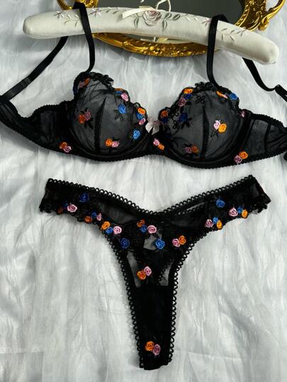 SHEIN مجموعة ملابس داخلية نسائية مطرزة بالزهور والشبك، أنيقة وجذابة، قطعتان