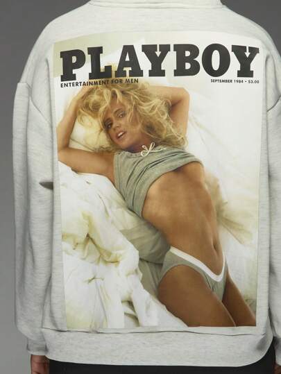 MISSGUIDED Missguided x Playboy بلوفر كبير الحجم مطبوع بتصميم غلاف مجلة قديم مع كابوش، لارتداء في المنزل في فصل الخريف والشتاء، بطبعة جرافيك قديم الطراز، بإطلالة شارع