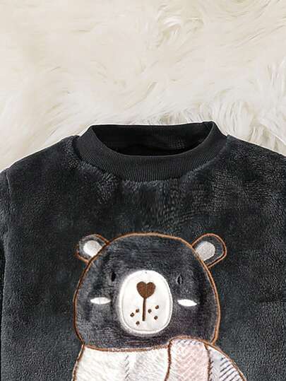 SHEIN Playful Pals طقم بيجامة طفل ولد محبوب مطبوع عليه صورة دب، أكمام طويلة وبنطال طويل، من القماش المخملي الدافئ والمريح، باللون الرمادي