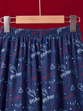 HARRY POTTER X SHEIN مجموعة 2قطعة: بنطلون منزلي وتيشيرت نصف كم متباين الألوان مطبوع عليه شارة وأحرف لفتى صغير، بنطلون بنمط مطبوع للراحة والنوم