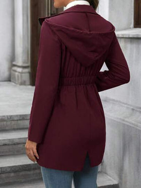 EMERY ROSE جاكيت أوسط الطول مبطن مصنوع من قماش ناعم، ذو تصميم جيوب وخصر متقبّل، أنيق وحداثي للخريف
