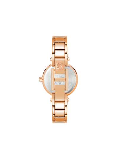 Anne Klein ساعة معصم نسائية فاخرة بعقارب ماسية، مقترنة بقرص أم اللؤلؤ وردي فاتح، سوار من الذهب الوردي مطلي بالمينا الوردية الفاتحة، حزام قابل للتعديل، ساعة كوارتز تناظرية، ساعة هدية للنساء، AK/1980BMRG