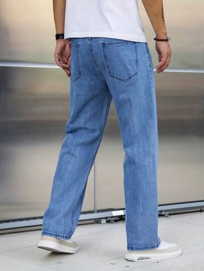 زوج بنطلون جينز رجالي ناعم بخط مستقيم قياسي ومزدرق فاتح، مريح ومناسب للمشي الحضري والأنشطة الخارجية في الربيع/الصيف