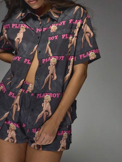 MISSGUIDED Missguided x Playboy طقم بيجاما مكون من قميص بأكمام قصيرة وشورت بطباعة جرافيك كاملة، مجموعة مطابقة للبيجاما ليوم الفلانتاين