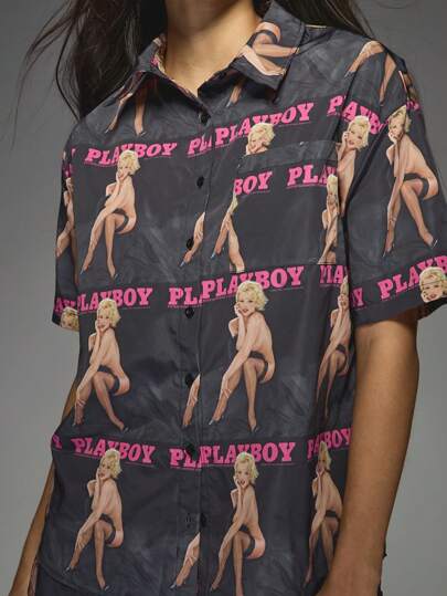 MISSGUIDED Missguided x Playboy طقم بيجاما مكون من قميص بأكمام قصيرة وشورت بطباعة جرافيك كاملة، مجموعة مطابقة للبيجاما ليوم الفلانتاين