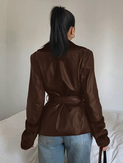 EZwear معطف جلد اصطناعي مخصر مع طوق فرو لموضة المرأة، خريفي