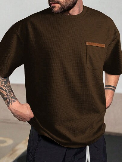 Manfinity Homme تي شيرت جيب مرقع للرجال